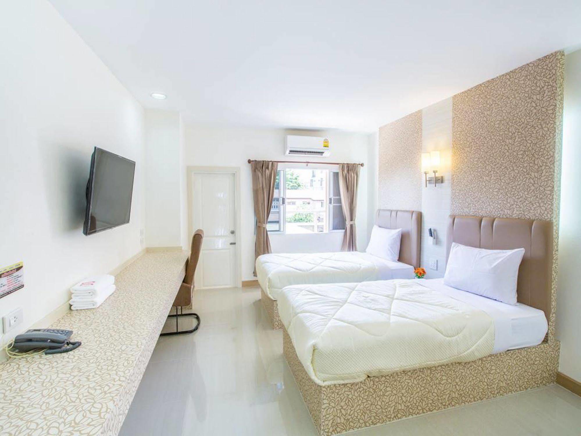 P.A. Thani Hotel Nakhon Sawan Exterior photo